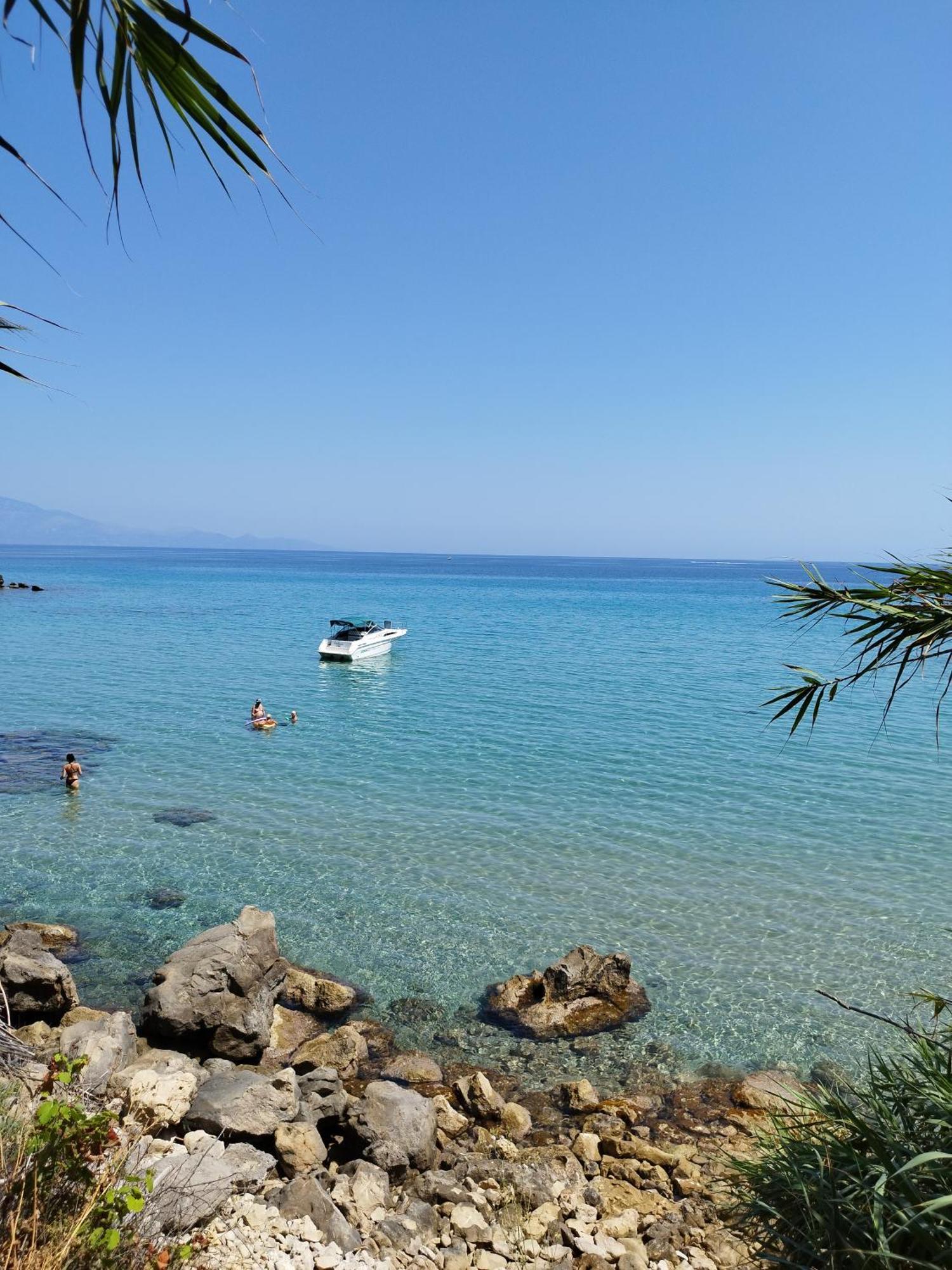 Villa Agia Aikaterini Amoudi Exterior photo